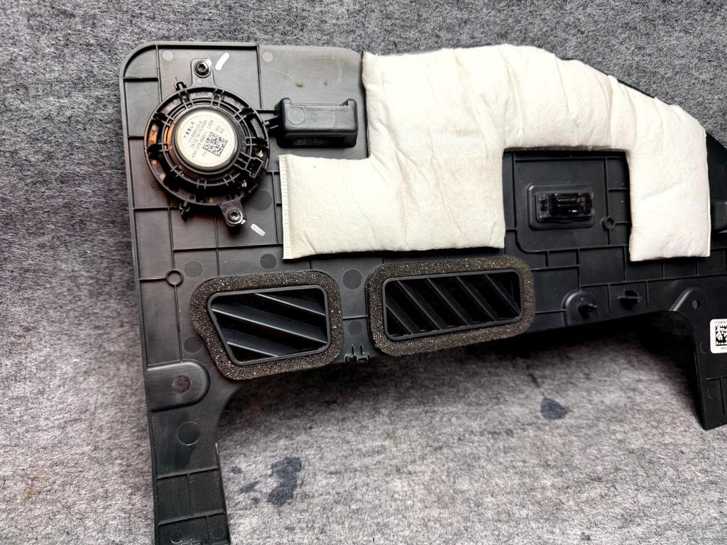 ♦️17-23 TESLA MODEL 3 FRONT RIGHT UNDER LOWER KNEEE COVER TRIM OEM, 1130978-00-B