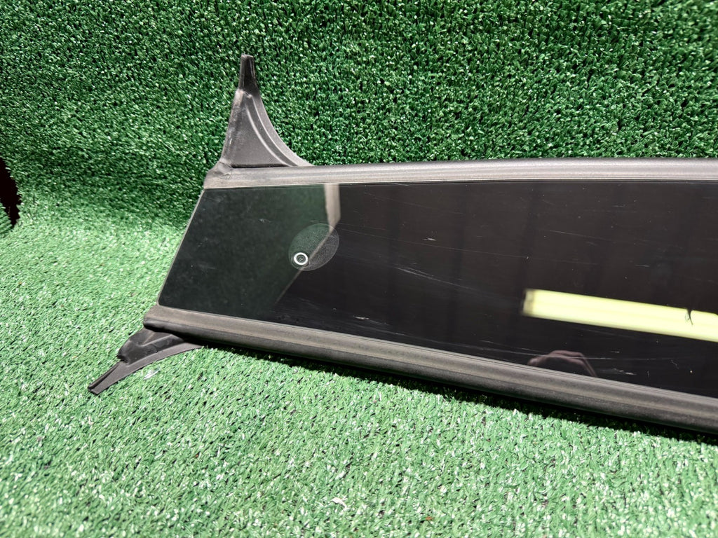 ♦️20 - 24 TESLA MODEL Y UPPER RIGHT SIDE B PILLAR MOLDING TRIM OEM, 1516258-00-D