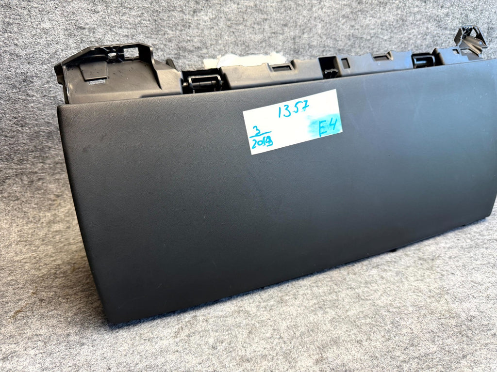 ♦️2017 – 2023 TESLA MODEL 3 FRONT GLOVE BOX STORAGE ASSEMBLY OEM, 1083340-00-F