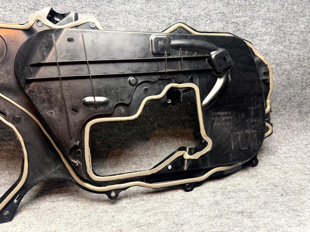 ♦️2017-2023 TESLA MODEL 3 FRONT LEFT DOOR INNER CLOSEOUT PANEL OEM, 1092146-00-D