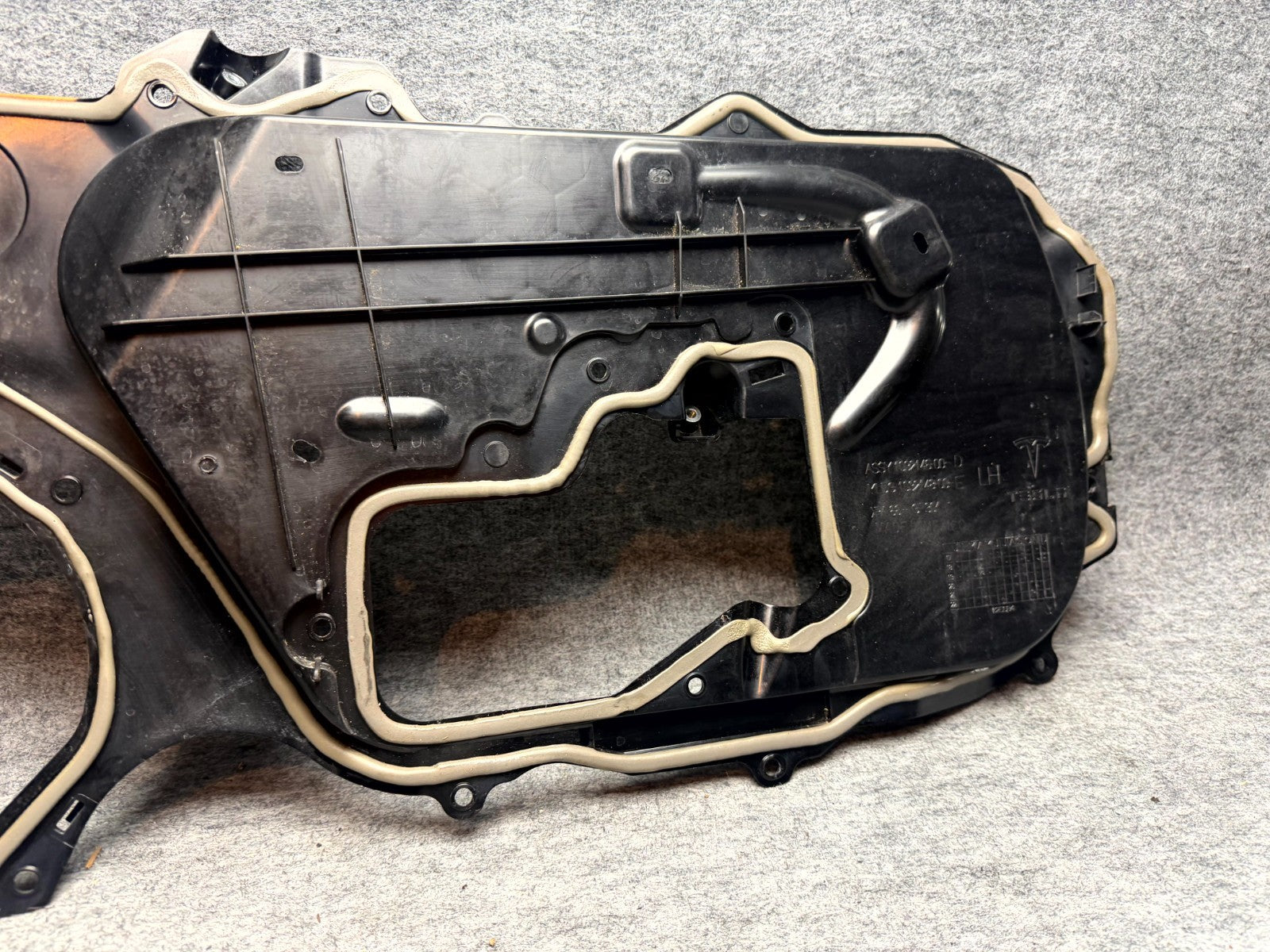 ♦️2017-2023 TESLA MODEL 3 FRONT LEFT DOOR INNER CLOSEOUT PANEL OEM, 1092146-00-D