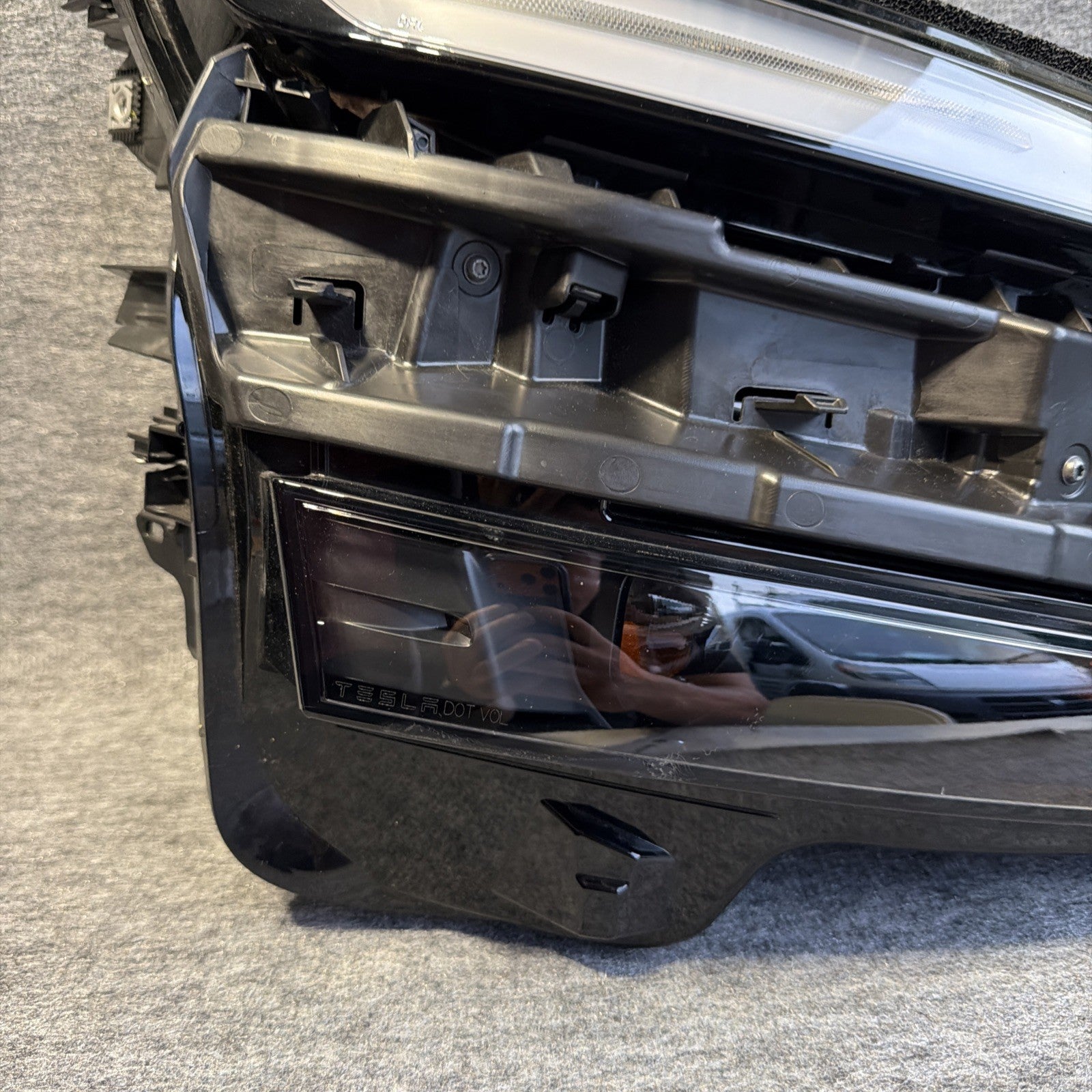 2025-2026 TESLA MODEL Y HEADLIGHT RIGHT PASSENGER SIDE LED 1918358-00-D OEM