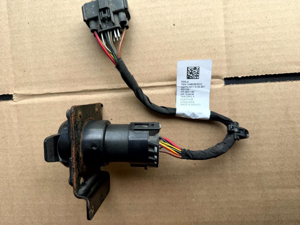♦️2016-2020 TESLA MODEL X REAR RIGHT TRAILER CONNECTOR HARNESS OEM, 1046032-00-C
