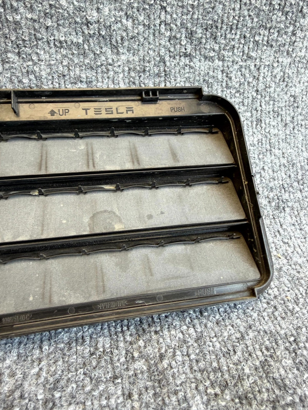 2017 - 2023 TESLA MODEL 3 AIR EXTRACTOR CABIN VENT GRILLE OEM, 1098751-00-C