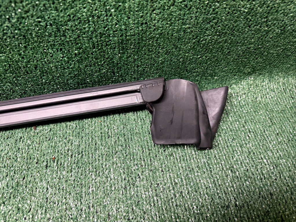 ♦️2020-2023 TESLA MODEL Y FRONT RIGHT DOOR WINDOW BELT MOLDING OEM, 1516943-00-A
