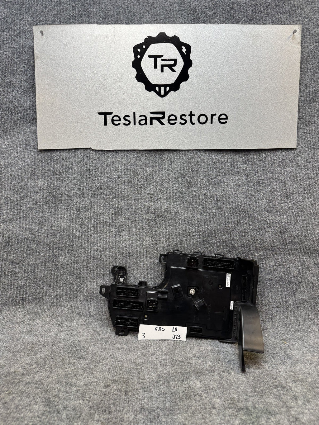 2017-2023 TESLA MODEL 3 LEFT LOW VOLTAGE CONTROLLER MODULE UNIT OEM 1078673-00-K