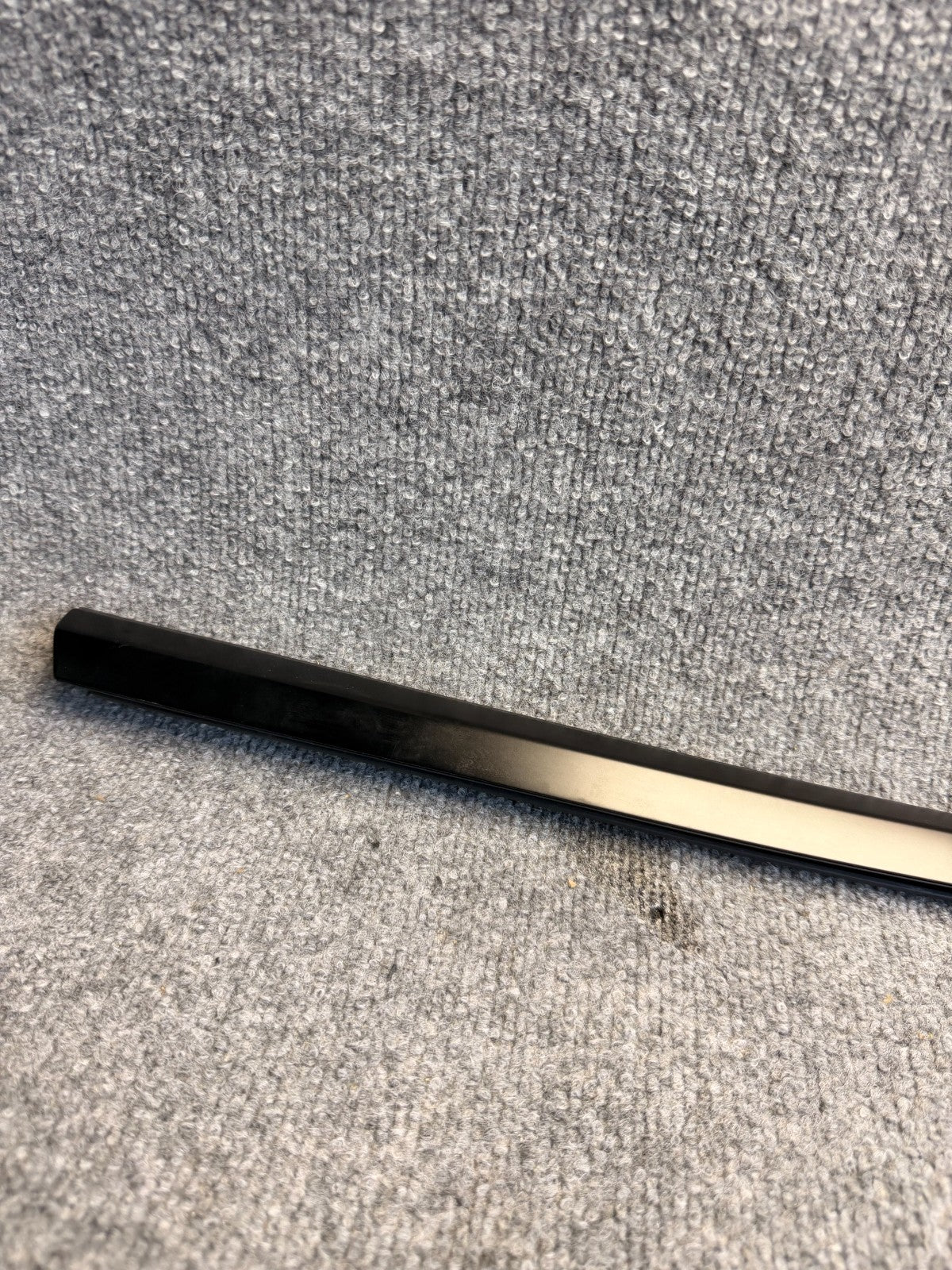 2020-2024 Tesla Model Y Front Right Door Window Belt Molding 1621165-00-B