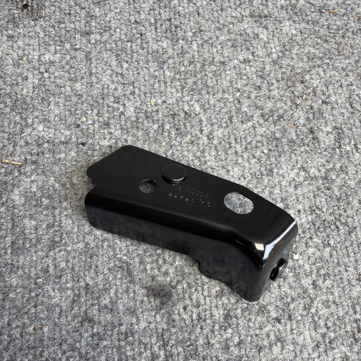 NEW! Tesla Model Y Front Right Fender Bracket 1487440-00-A