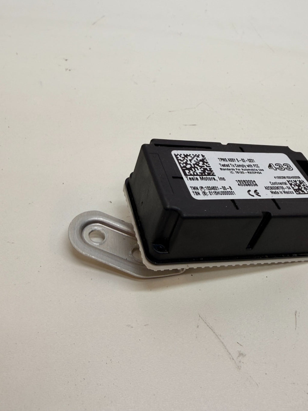 2012-20 Tesla Model S Tire Pressure Monitor System Module Receiver 1034601-00-B