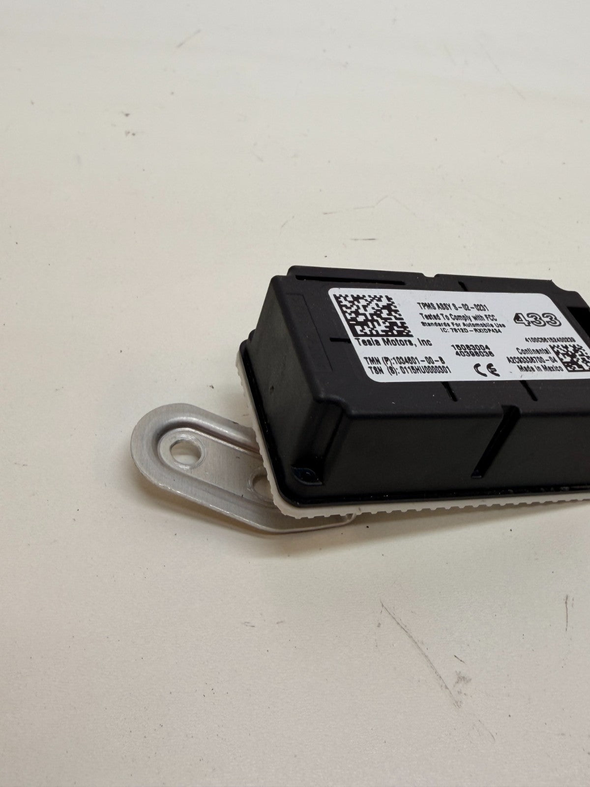 2012-20 Tesla Model S Tire Pressure Monitor System Module Receiver 1034601-00-B