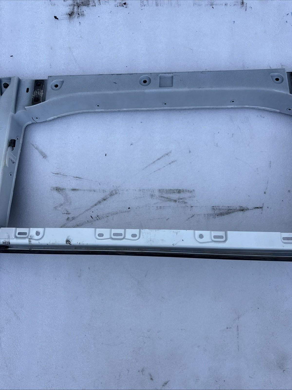 ♦️16-24 TESLA MODEL X REAR RIGHT UPPER DOOR WINDOW GLASS FRAME OEM, 102878200