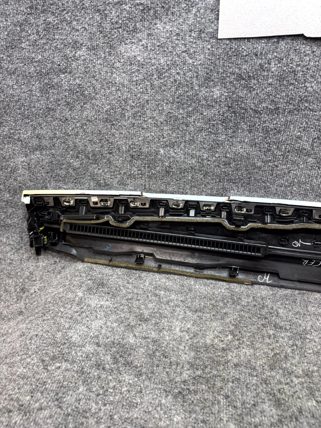 2020–2024 TESLA MODEL Y DASHBOARD INSTRUMENT PANEL TRIM BEZEL OEM, 1619569-00-A