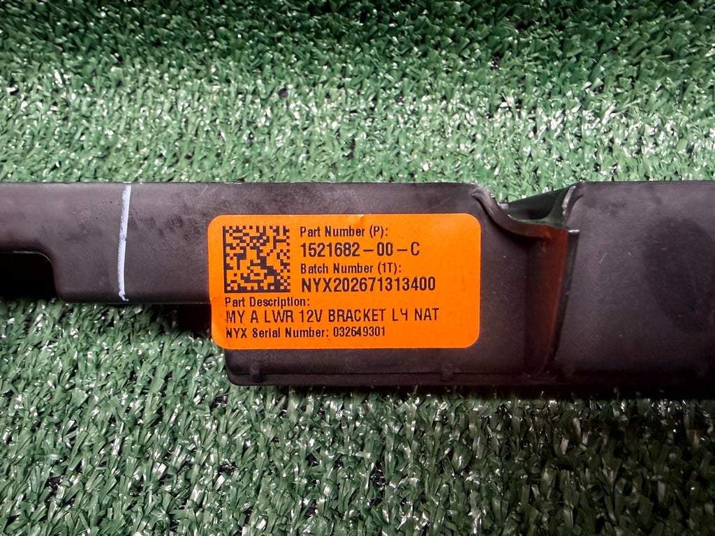 ♦️20-23 TESLA MODEL Y FRONT RIGHT SIDE LOWER 12V CABLE BRACKET OEM, 1521682-00-C