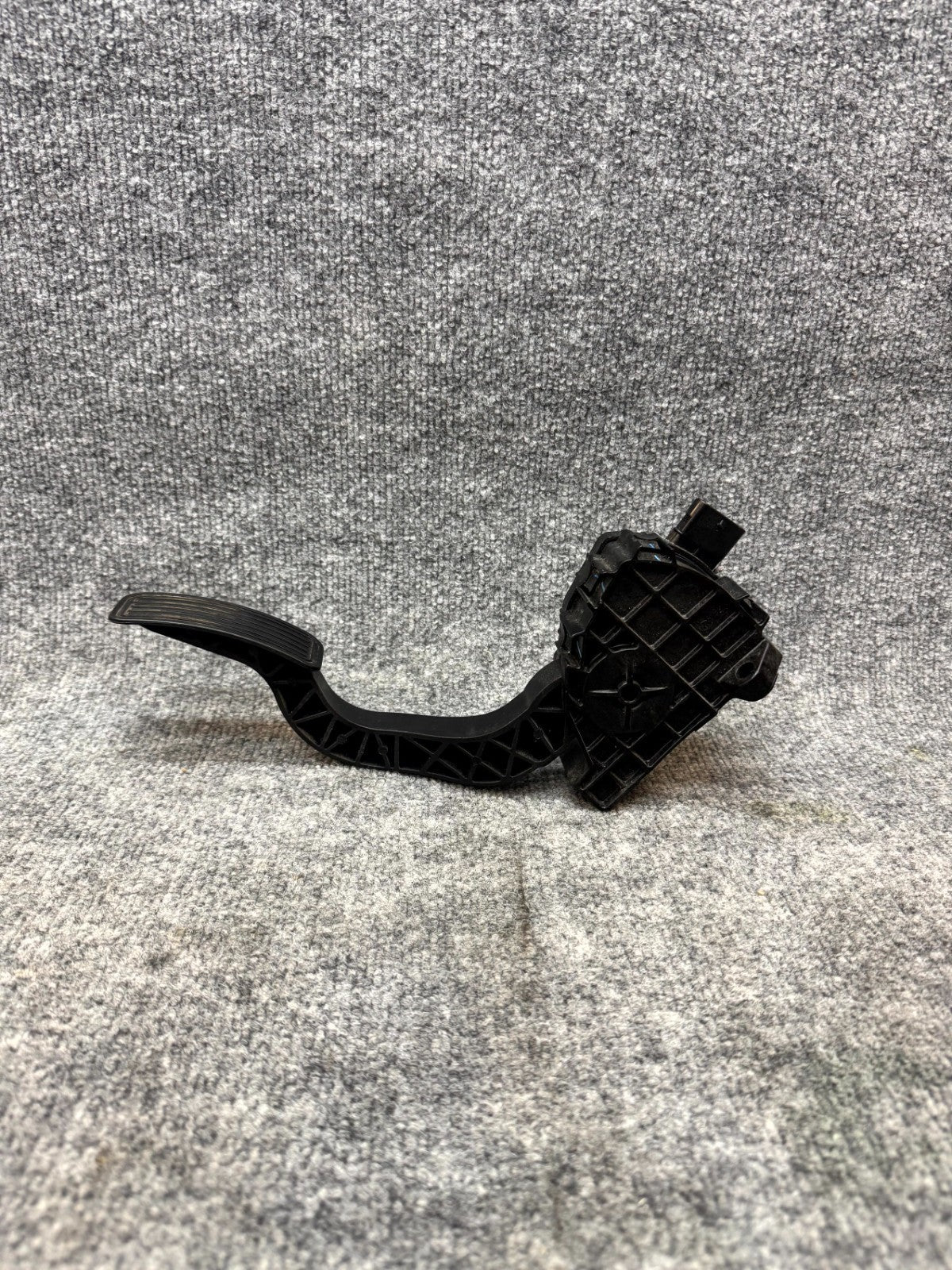 2017 - 2023 TESLA MODEL 3 ELECTRIC ACCELERATOR GAS PEDAL OEM, 1044695-00-A