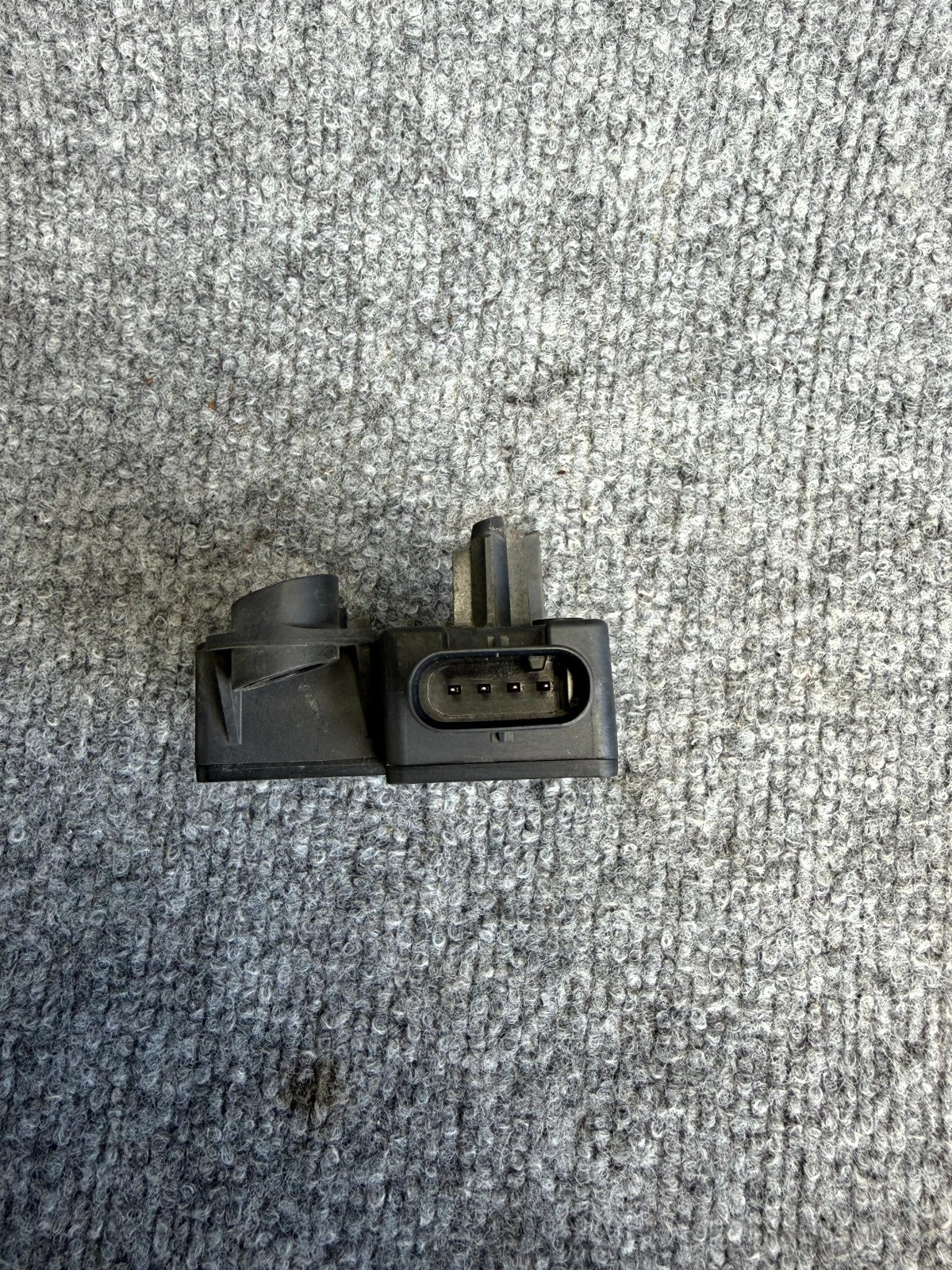 2017 – 2023 TESLA MODEL 3 REAR BUMPER BODY CONTROL MODULE BCM OEM, 1097855-00-E