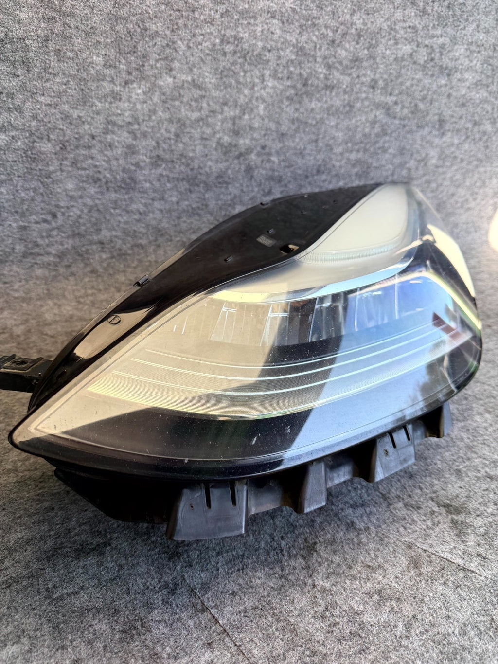 ♦️2017 - 2021 TESLA MODEL 3 LEFT SIDE HEADLIGHT REFLECTOR LED OEM, 1077371-10-I