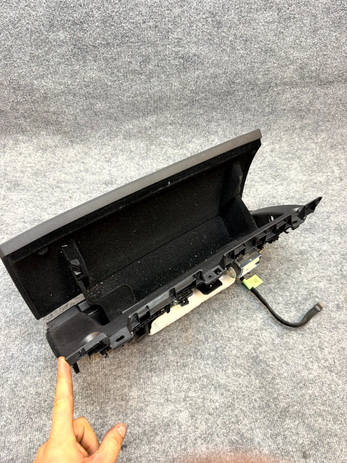 2020 - 2024 TESLA MODEL Y DASH GLOVE BOX COMPARTMENT STORAGE OEM, 1083331-00-A