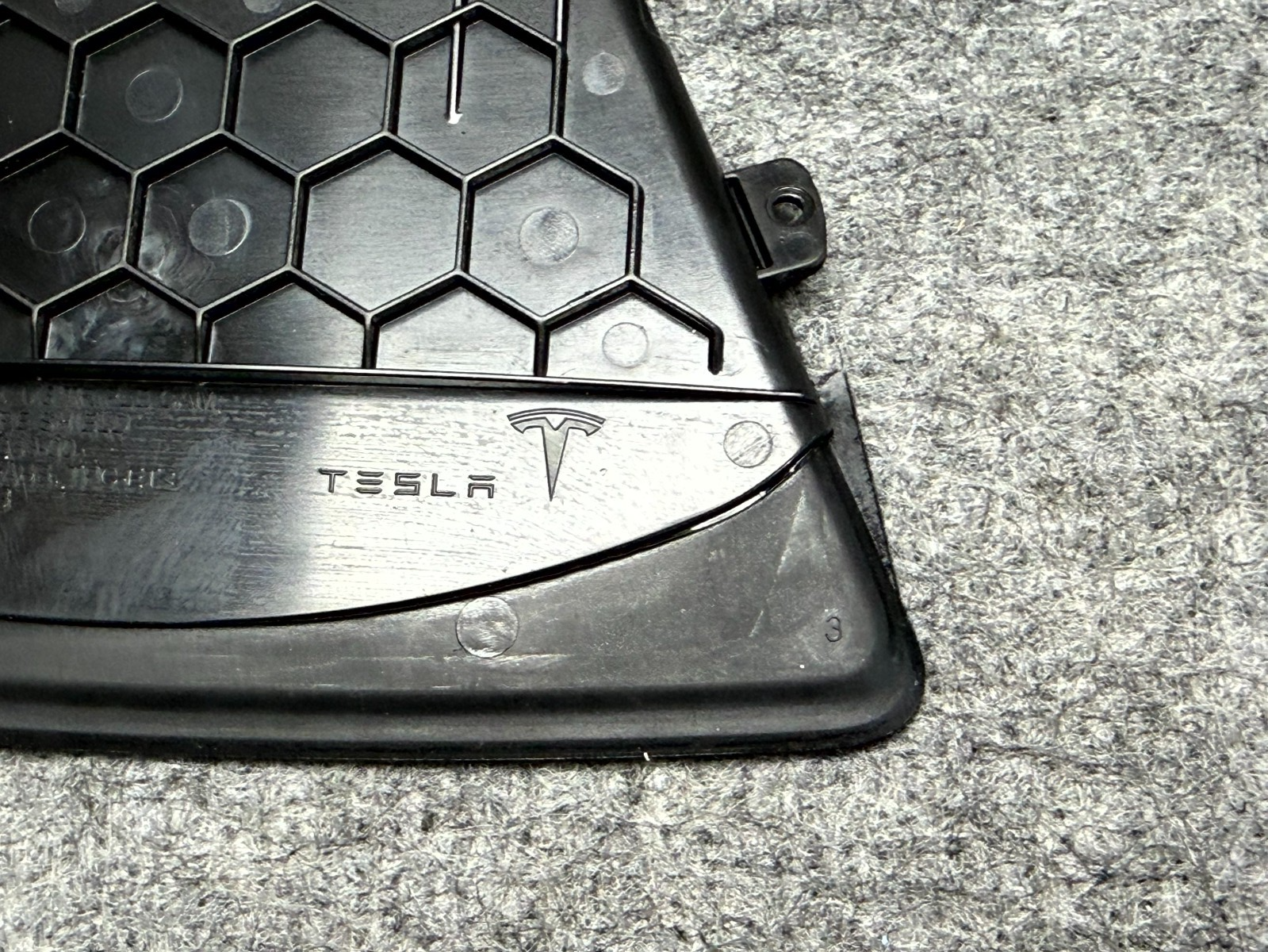 ♦️17–23 TESLA MODEL 3 TRIPLE CAMERA GLARE SHIELD COVER TRIM PANEL OEM, 108633300