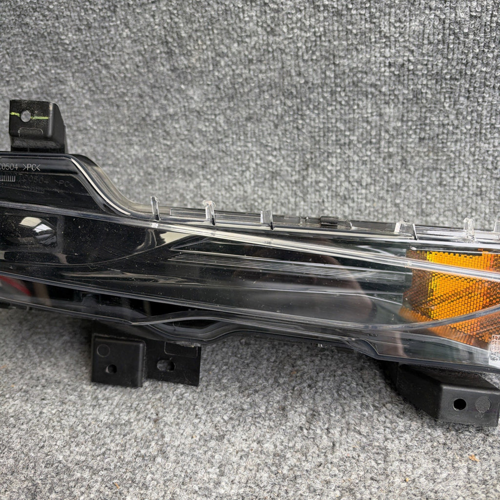 20-24 Tesla Model 3-Y Front Right Foglamp Turn Signal LED 1077391-00-F