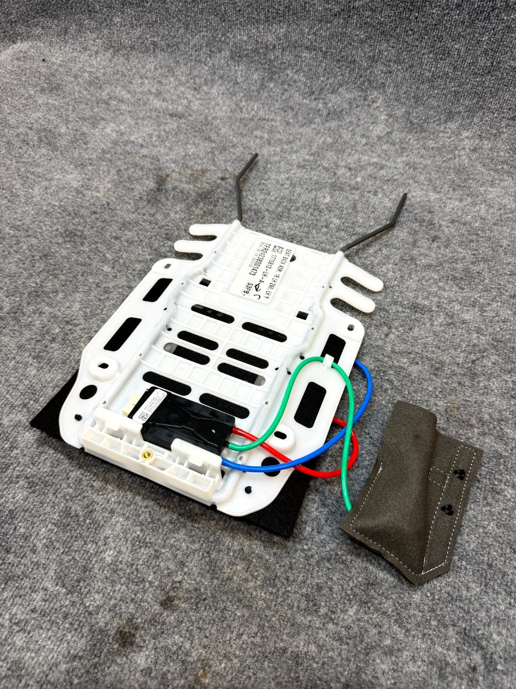 2020-2023 TESLA MODEL Y FRONT LEFT SEAT ADJUSTER LUMBAR SUPPORT OEM, 1775813LHA