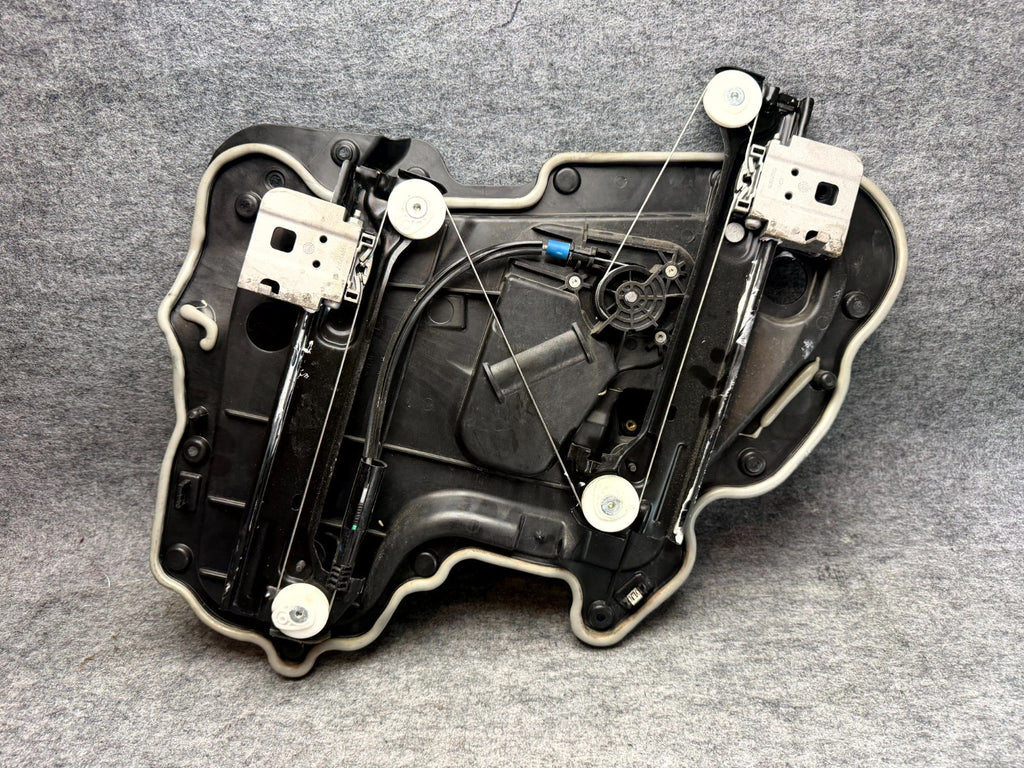 ♦️17–23 TESLA MODEL 3 REAR LEFT DOOR WINDOW REGULATOR W/ MOTOR OEM, 1096622-00-K