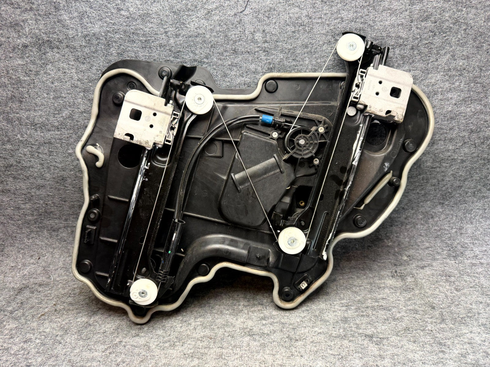 ♦️17–23 TESLA MODEL 3 REAR LEFT DOOR WINDOW REGULATOR W/ MOTOR OEM, 1096622-00-K