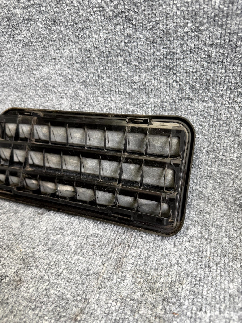 2017 - 2023 TESLA MODEL 3 AIR EXTRACTOR CABIN VENT GRILLE OEM, 1098751-00-C