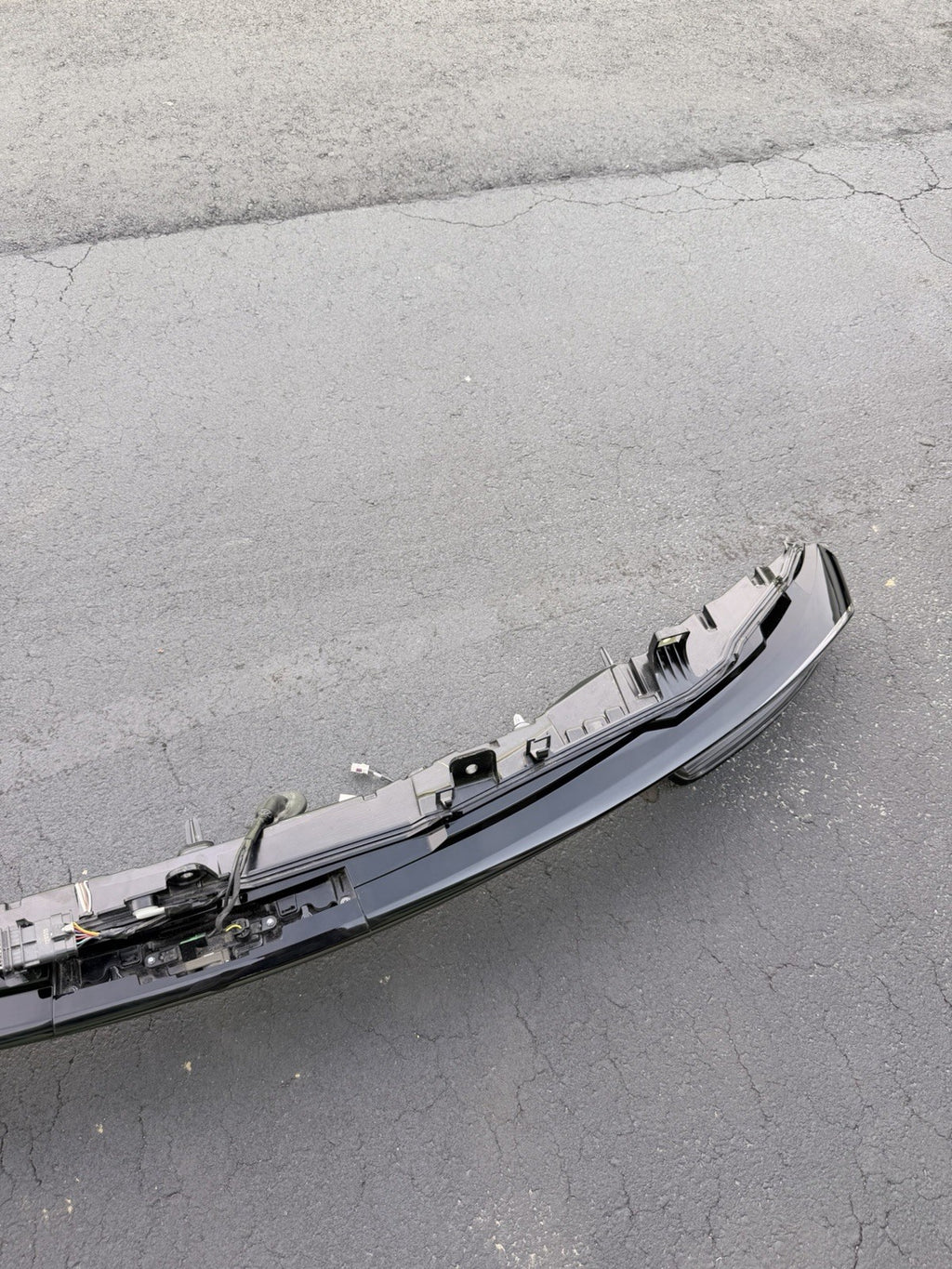 2025 2026 Tesla Model Y Rear Liftgate Lamp Light OEM 2004606-00-B