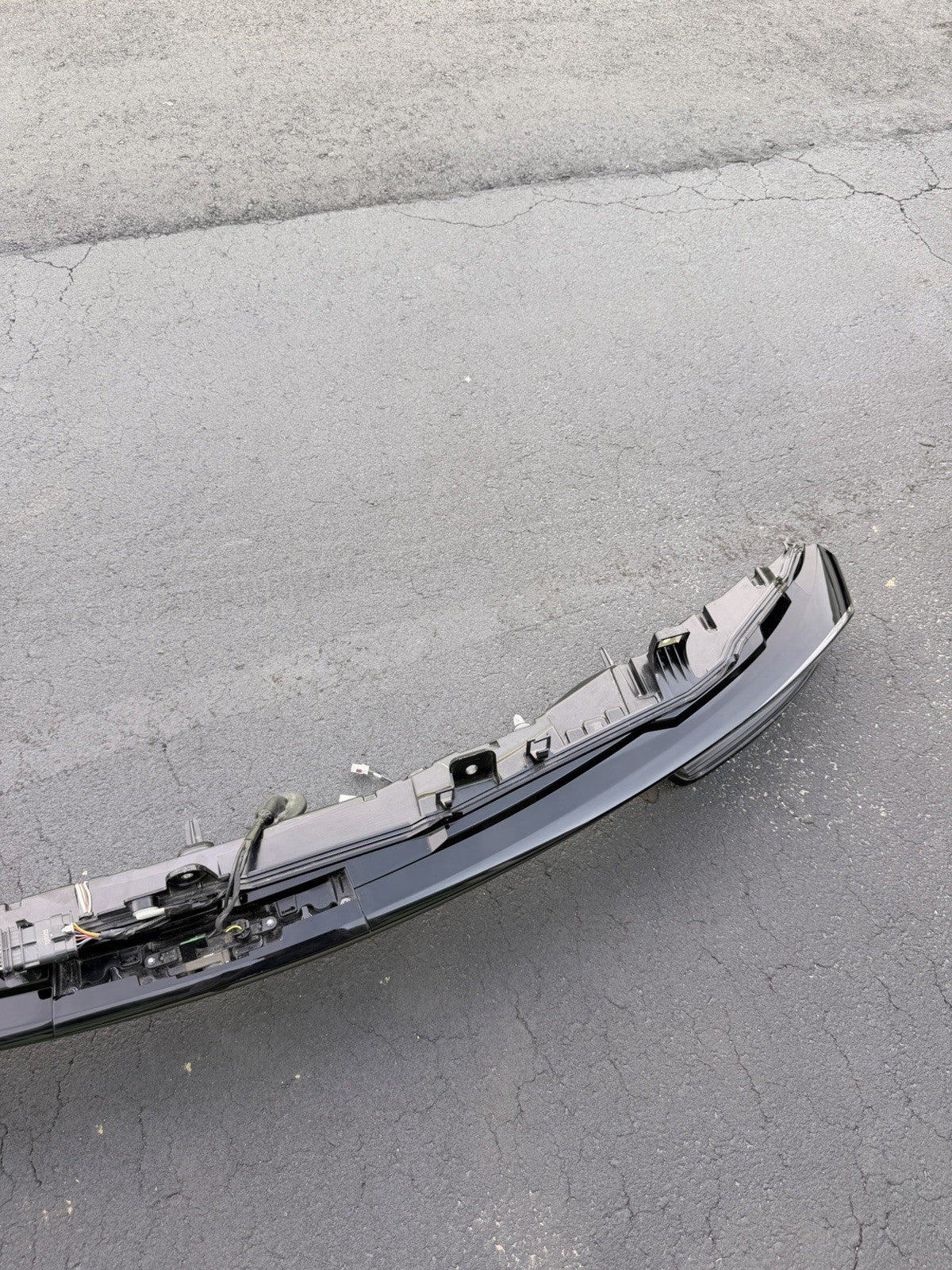 2025 2026 Tesla Model Y Rear Liftgate Lamp Light OEM 2004606-00-B