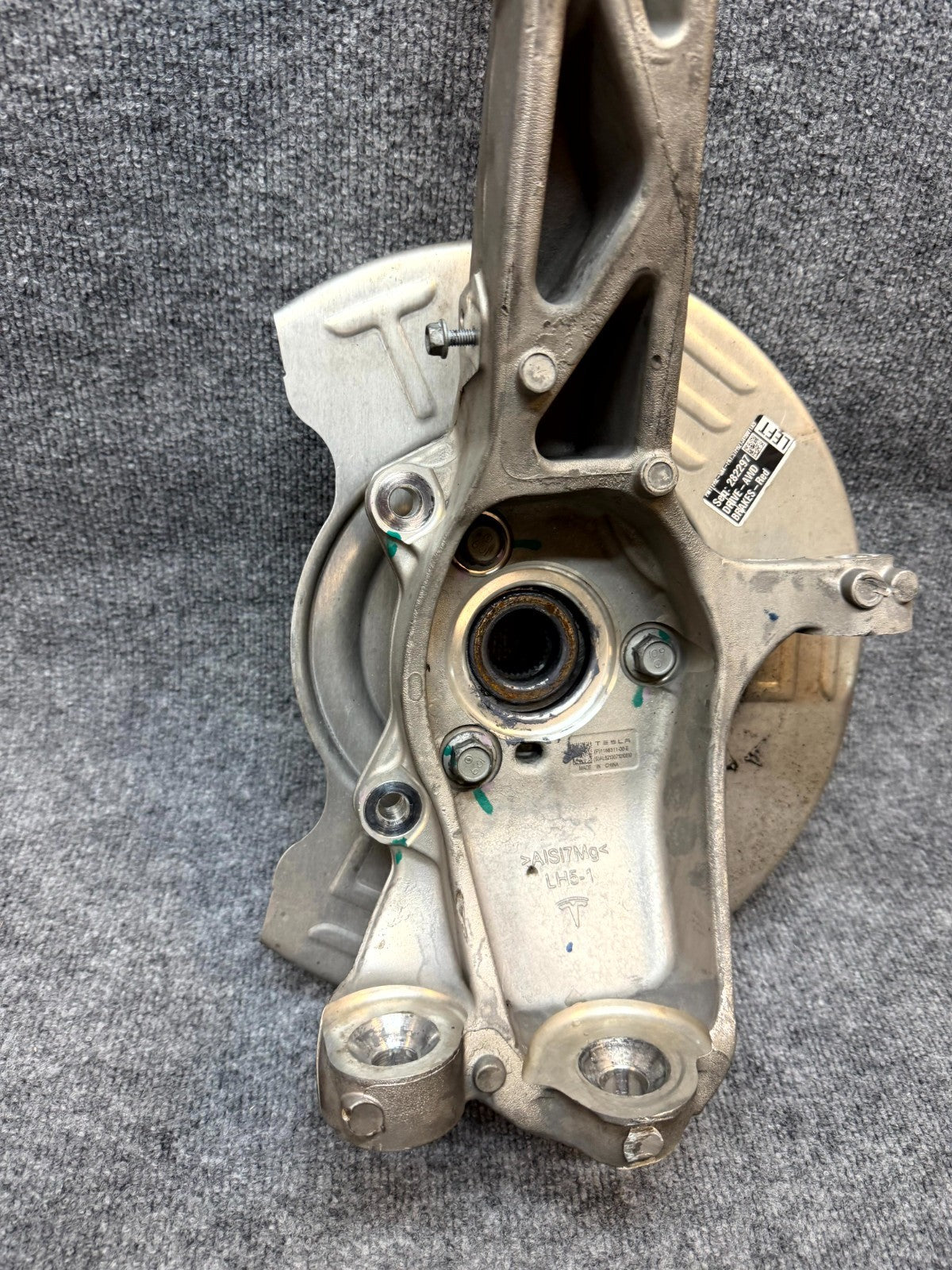 2020-2024 TESLA MODEL Y FRONT LEFT SPINDLE KNUCKLE HUB & SHIELD OEM,1188311-00-E