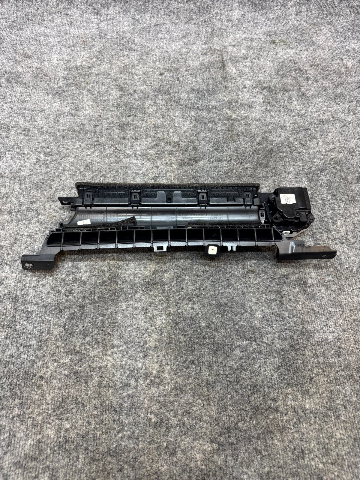 2017-2023 TESLA MODEL 3 RIGHT FRONT DASH AIR VENT GRILLE TRIM OEM, 1135554-00-A
