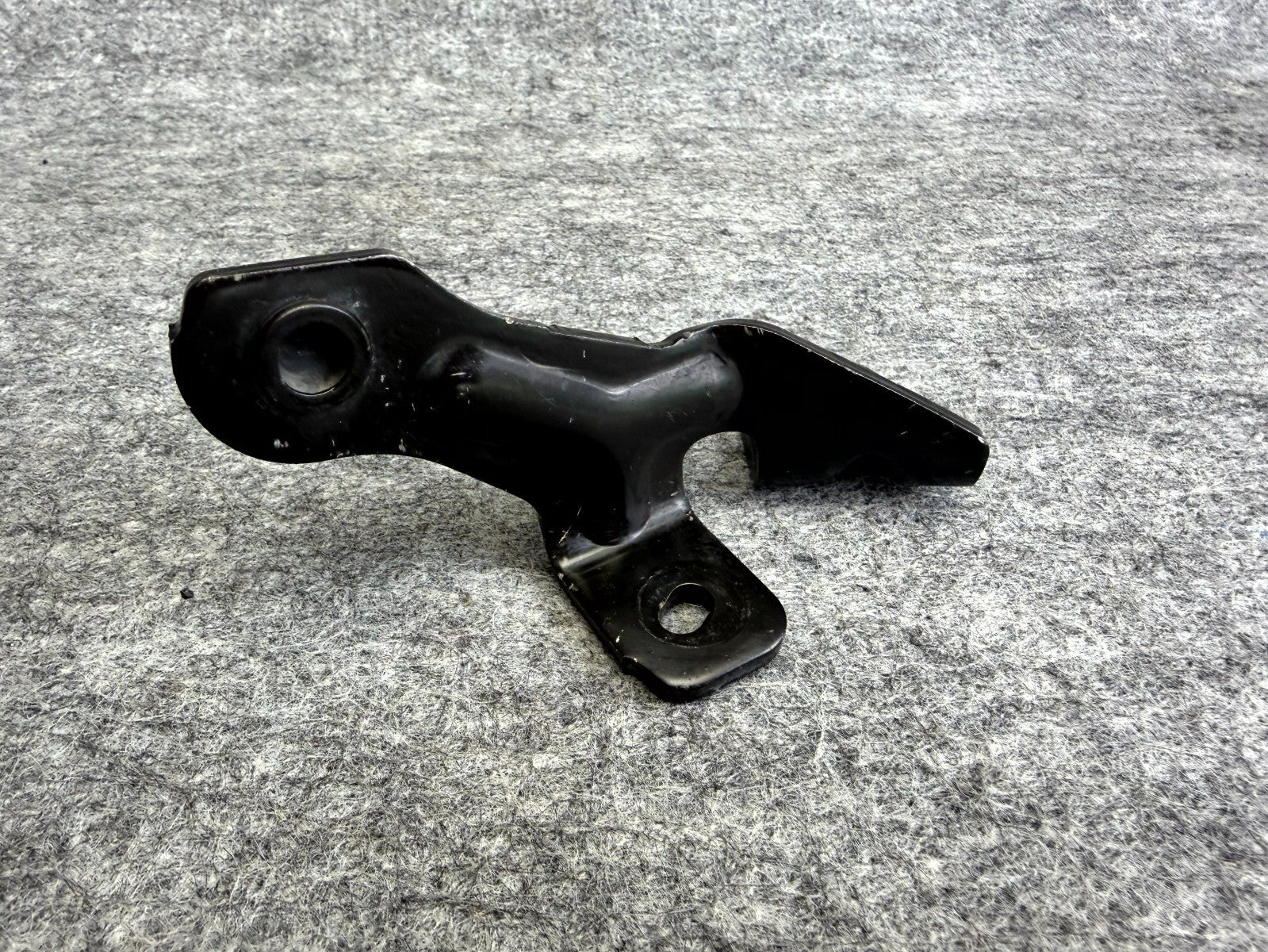 ♦️2017-2023 TESLA MODEL 3 FRONT RIGHT SIDE HOOD STRUT BRACKET OEM, 1089586-00-C