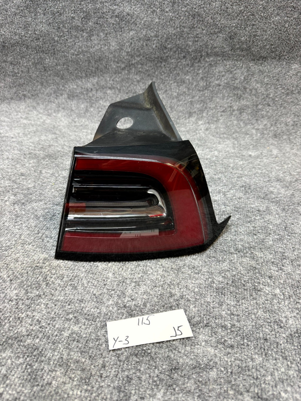 2017 - 2024 TESLA MODEL 3 Y REAR RIGHT PASSENGER SIDE TAILLIGHT OEM 1502087-00-D