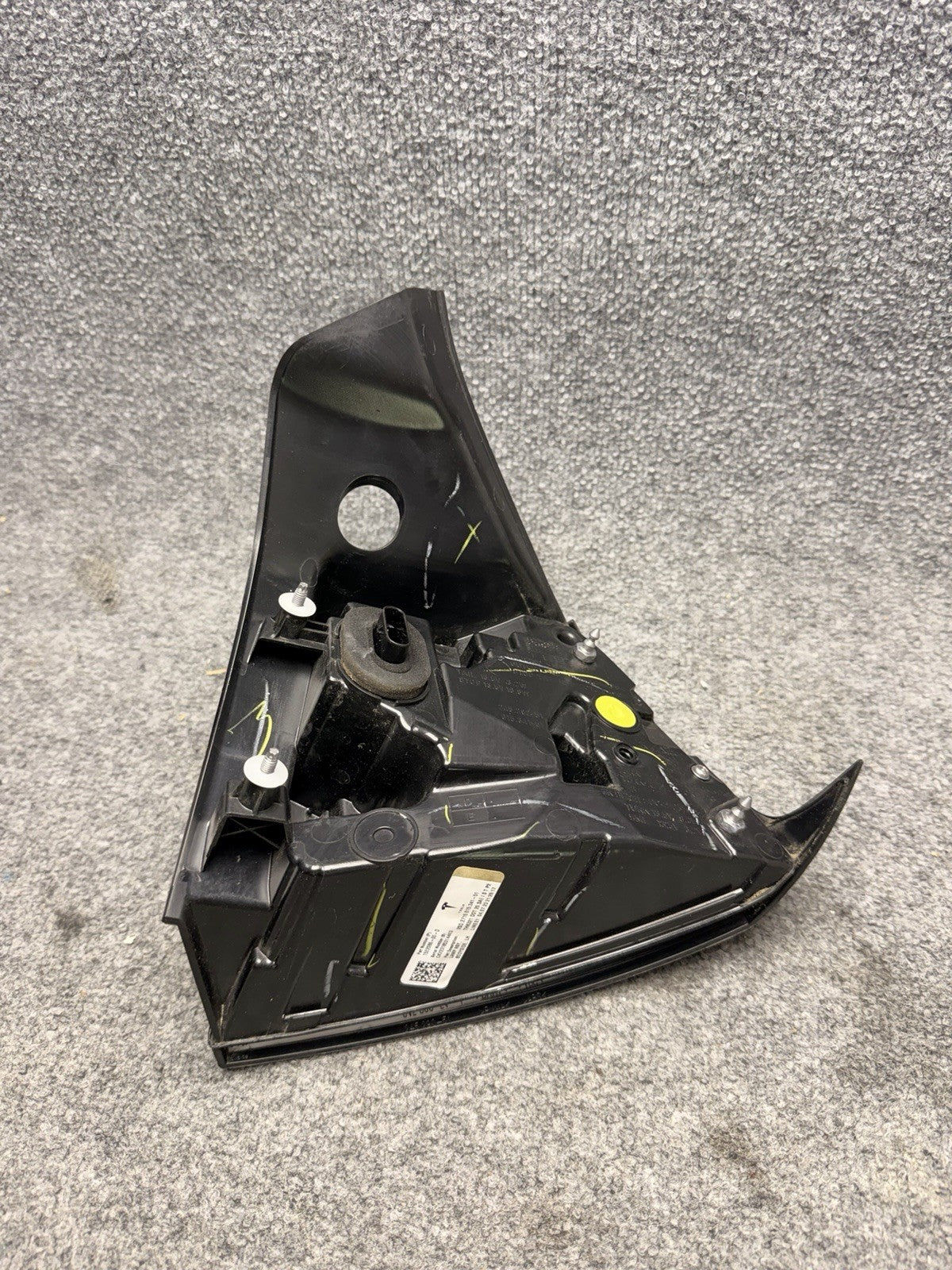 2020 - 2024 TESLA MODEL Y REAR LEFT DRIVER OUTER TAIL LIGHT OEM 1502086-00-D