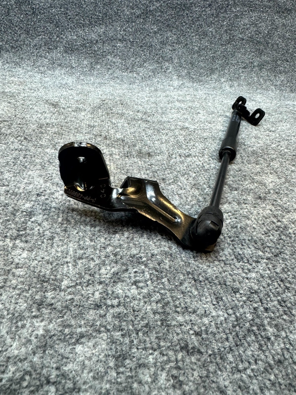 2017‑2023 TESLA MODEL 3 FRONT LEFT HOOD STRUT SUPPORT BRACKET OEM, 1089587-00-C