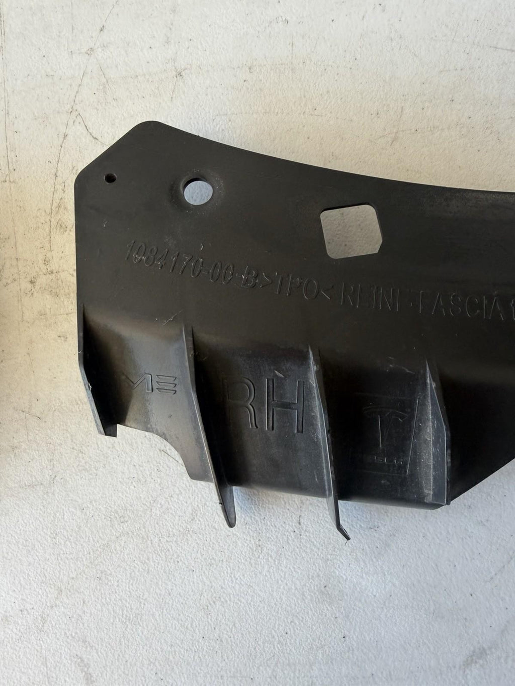 ♦️17–23 TESLA MODEL 3 FRONT RIGHT & LEFT BUMPER CARRIER BRACKET OEM, 108417000B
