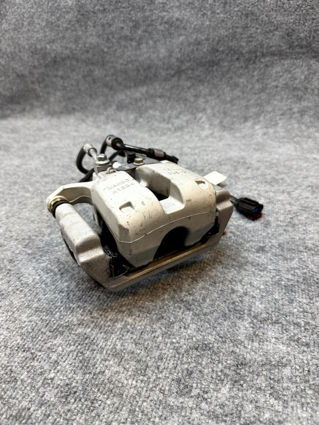 2020 - 2024 TESLA MODEL Y REAR BRAKE CALIPER WITH BREAK LINE OEM, 1044625-00-B