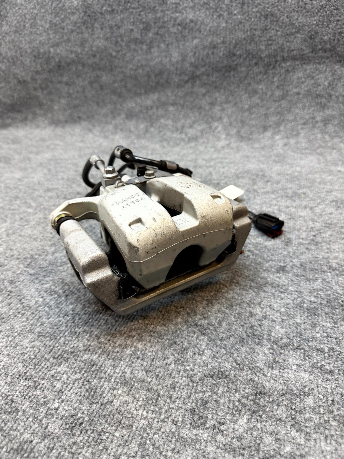2020 - 2024 TESLA MODEL Y REAR BRAKE CALIPER WITH BREAK LINE OEM, 1044625-00-B