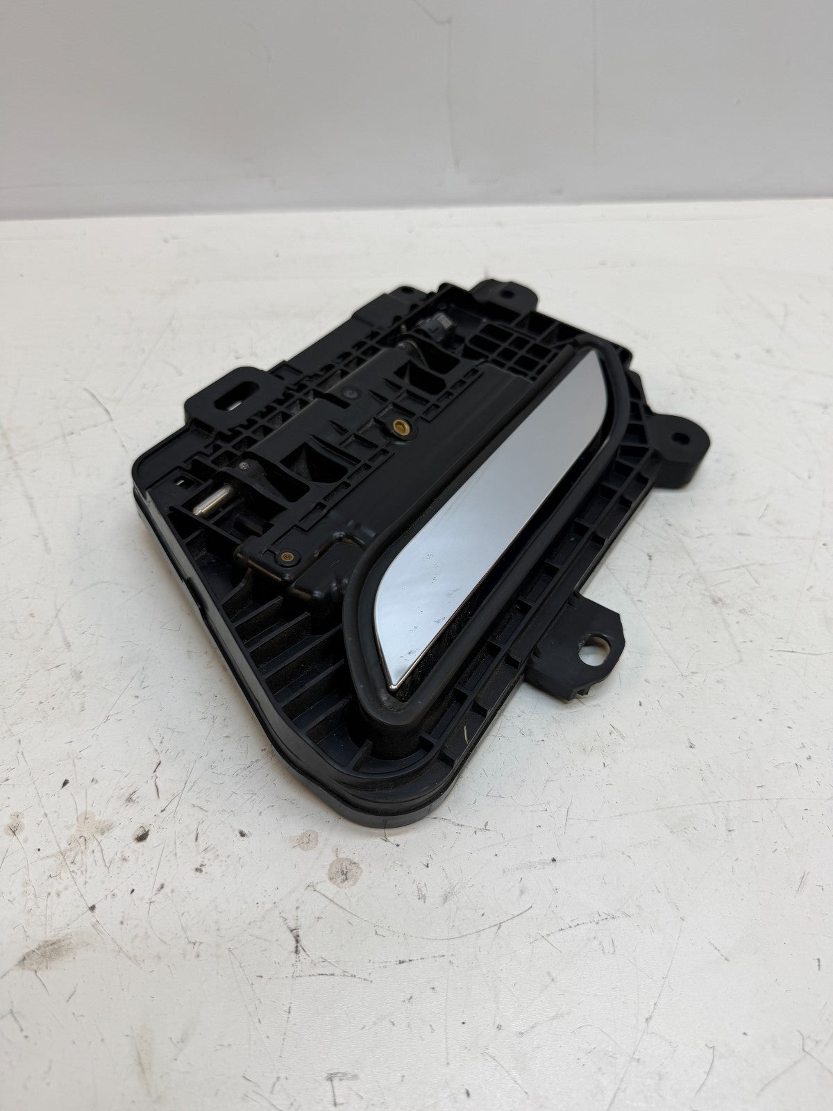 2016-2020 Tesla Model S Front Left Driver Side Exterior Door Handle 1100299-00-A