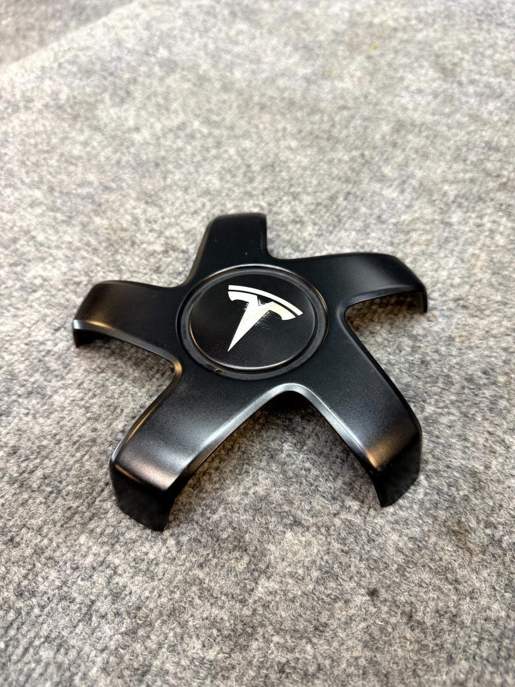 2017–2023 TESLA MODEL 3 WHEEL CENTER HUB CAP TRIM COVER OEM, 1044234-00-A