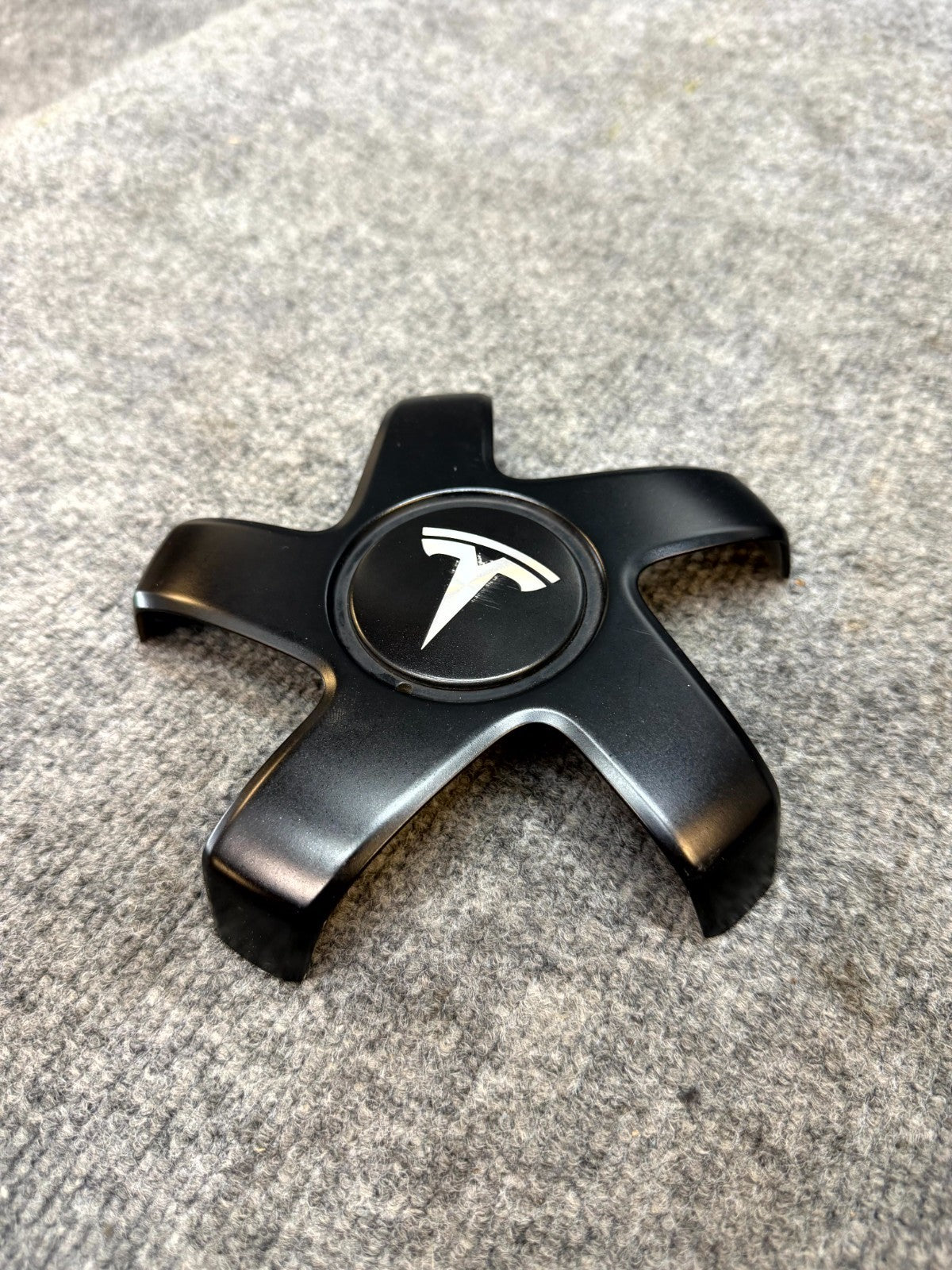 2017–2023 TESLA MODEL 3 WHEEL CENTER HUB CAP TRIM COVER OEM, 1044234-00-A