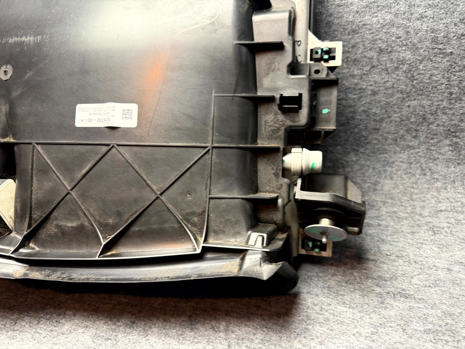 ♦️17 - 23 TESLA MODEL 3 FRONT RADIATOR AIR GRILL SHUTTER ASSY OEM, 1076732-00-H