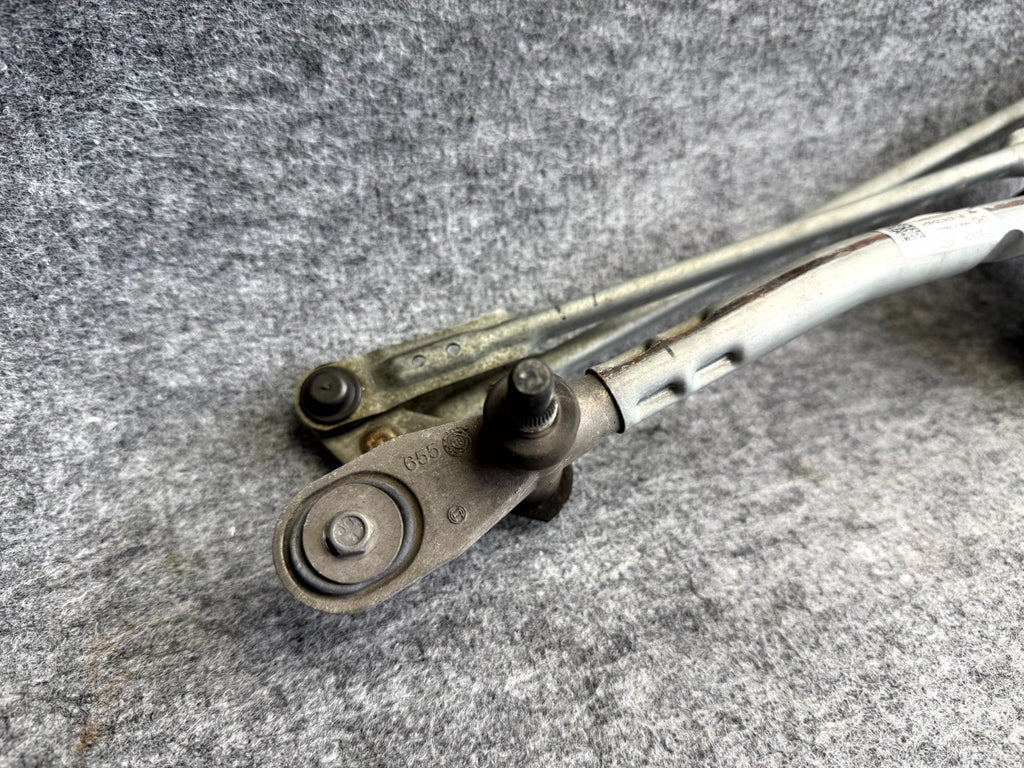 ♦️2017-2023 TESLA MODEL 3 FRONT WINDSHIELD WIPER MOTOR LINKAGE OEM, 1076725-00-F