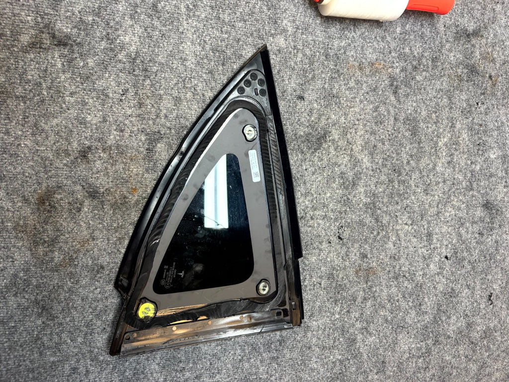 2020 - 2024 TESLA MODEL Y RIGHT LEFT SIDE QUARTER WINDOW GLASS OEM, 1495740-00-J