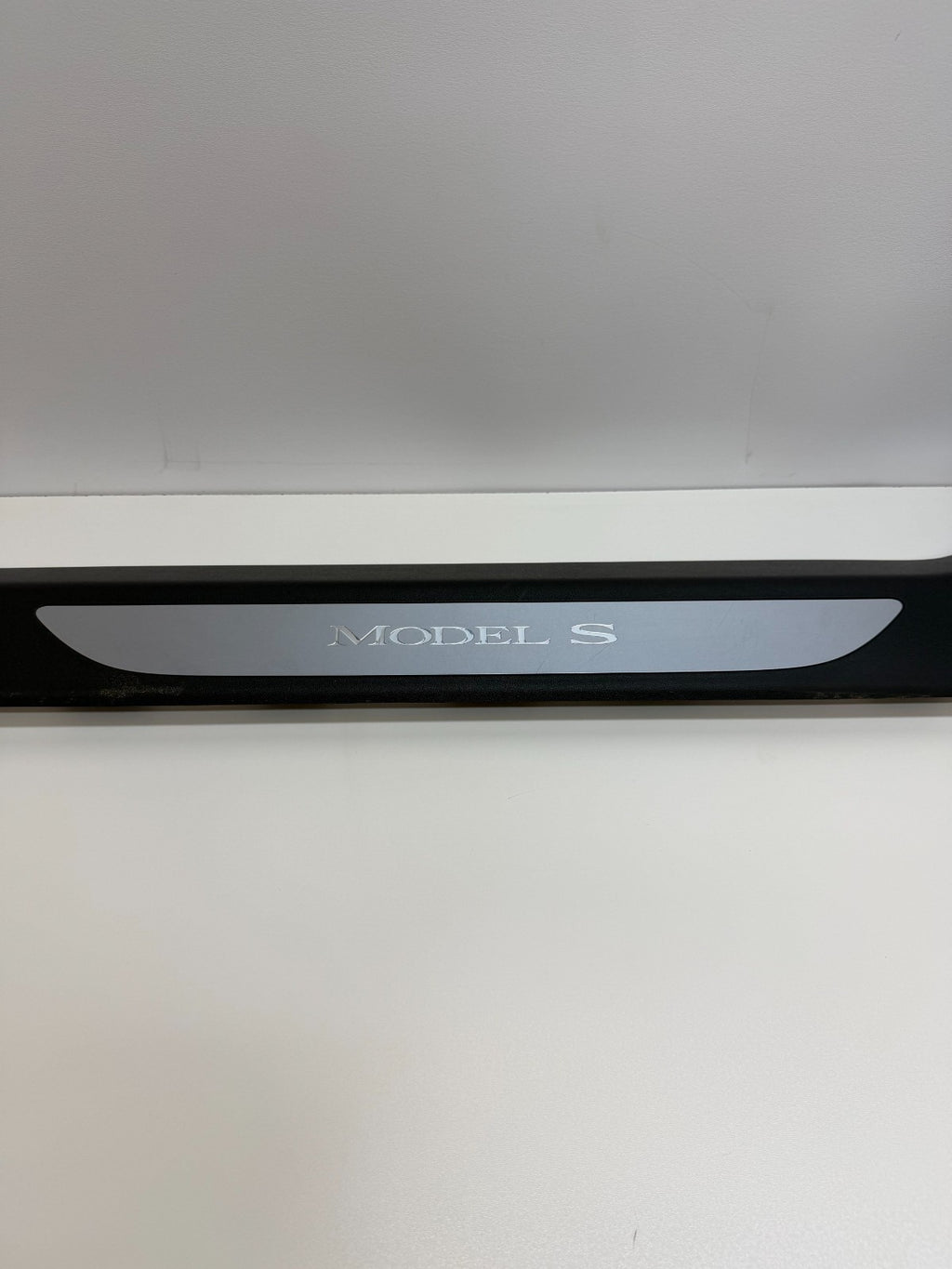 12-20 Tesla S Front Right Passenger Sill Plate Trim Cover Panel 1030391-00-F