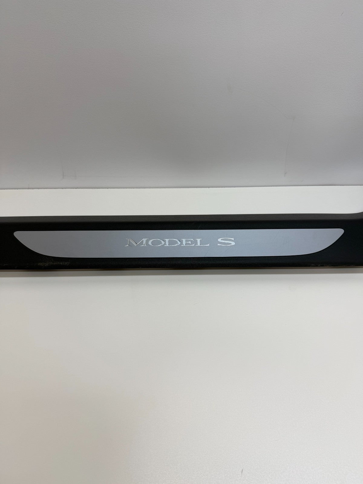 12-20 Tesla S Front Right Passenger Sill Plate Trim Cover Panel 1030391-00-F