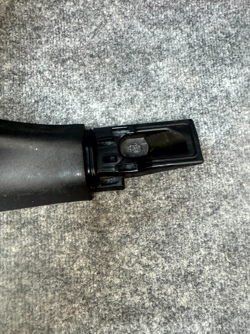 20-24 TESLA MODEL Y RIGHT SIDE B-PILLAR LOWER COVER TRIM PANEL OEM, 1494624-00-F