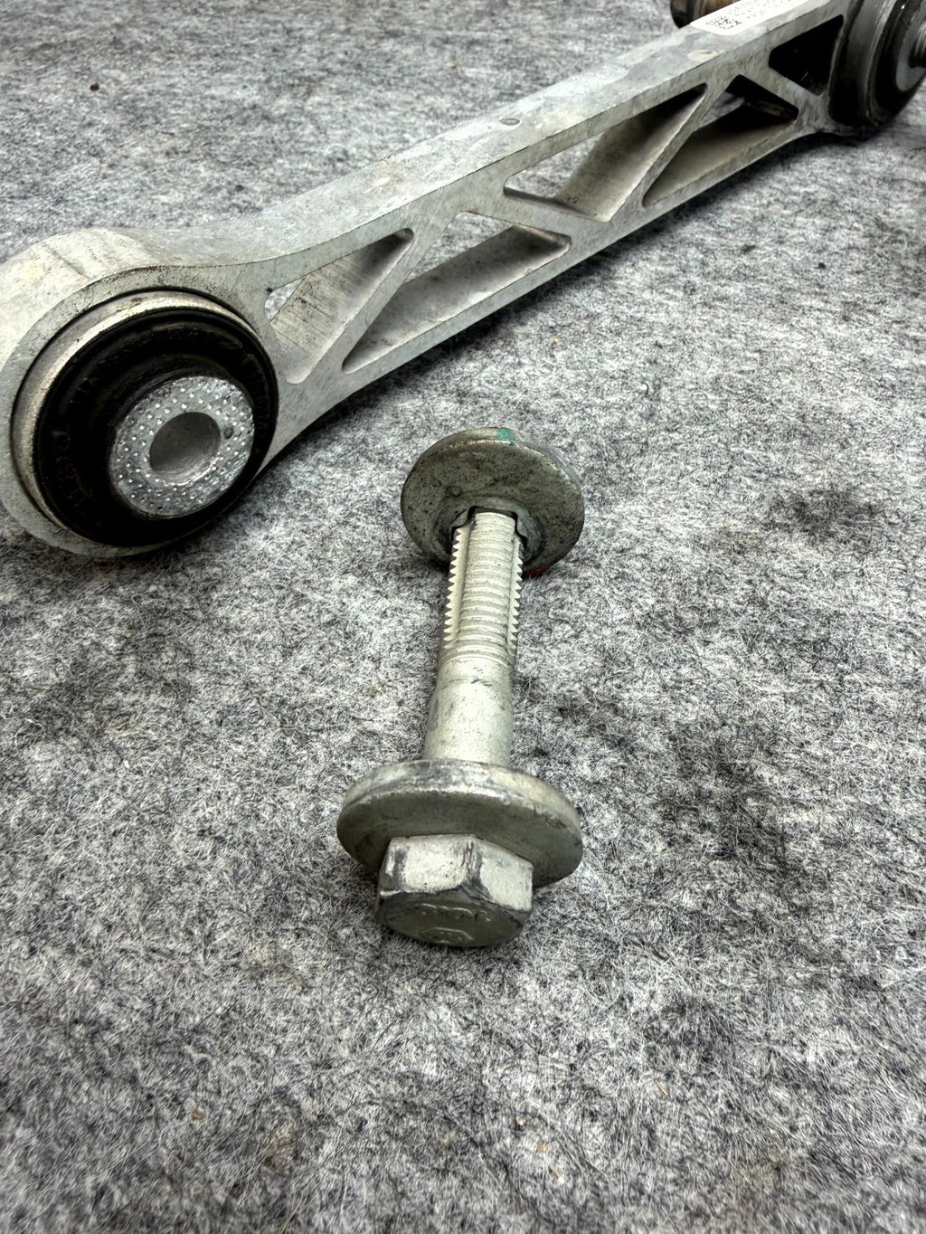♦️12-20 TESLA MODEL S REAR RIGHT SUSPENSION LINK CONTROL ARM OEM, 1043964-00-C