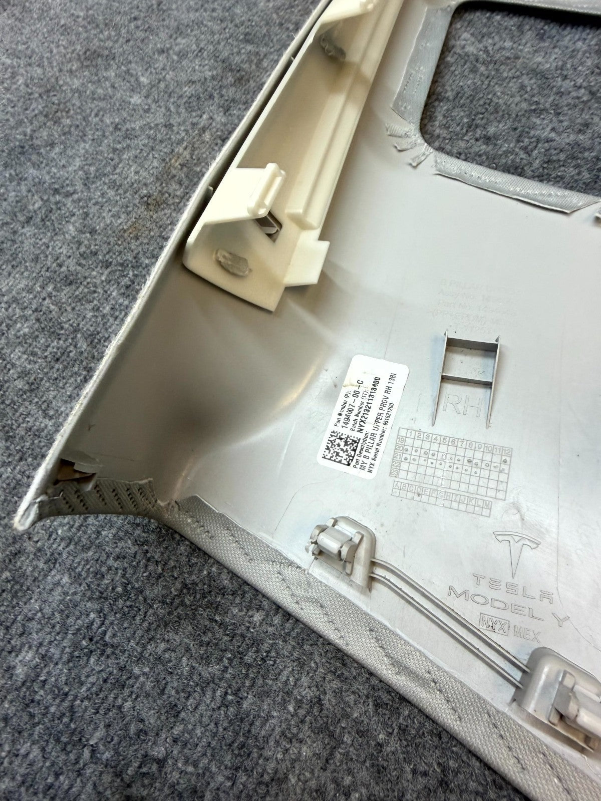 2020 - 2024 TESLA MODEL Y RIGHT SIDE B PILLAR UPPER TRIM COVER OEM, 1494607-00-C
