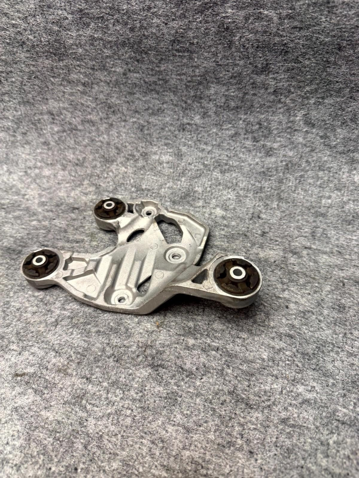 ♦️17-23 TESLA MODEL 3 A/C AIR COMPRESSOR MOUNT BRACKET SUPPORT OEM, 1122968-00-B